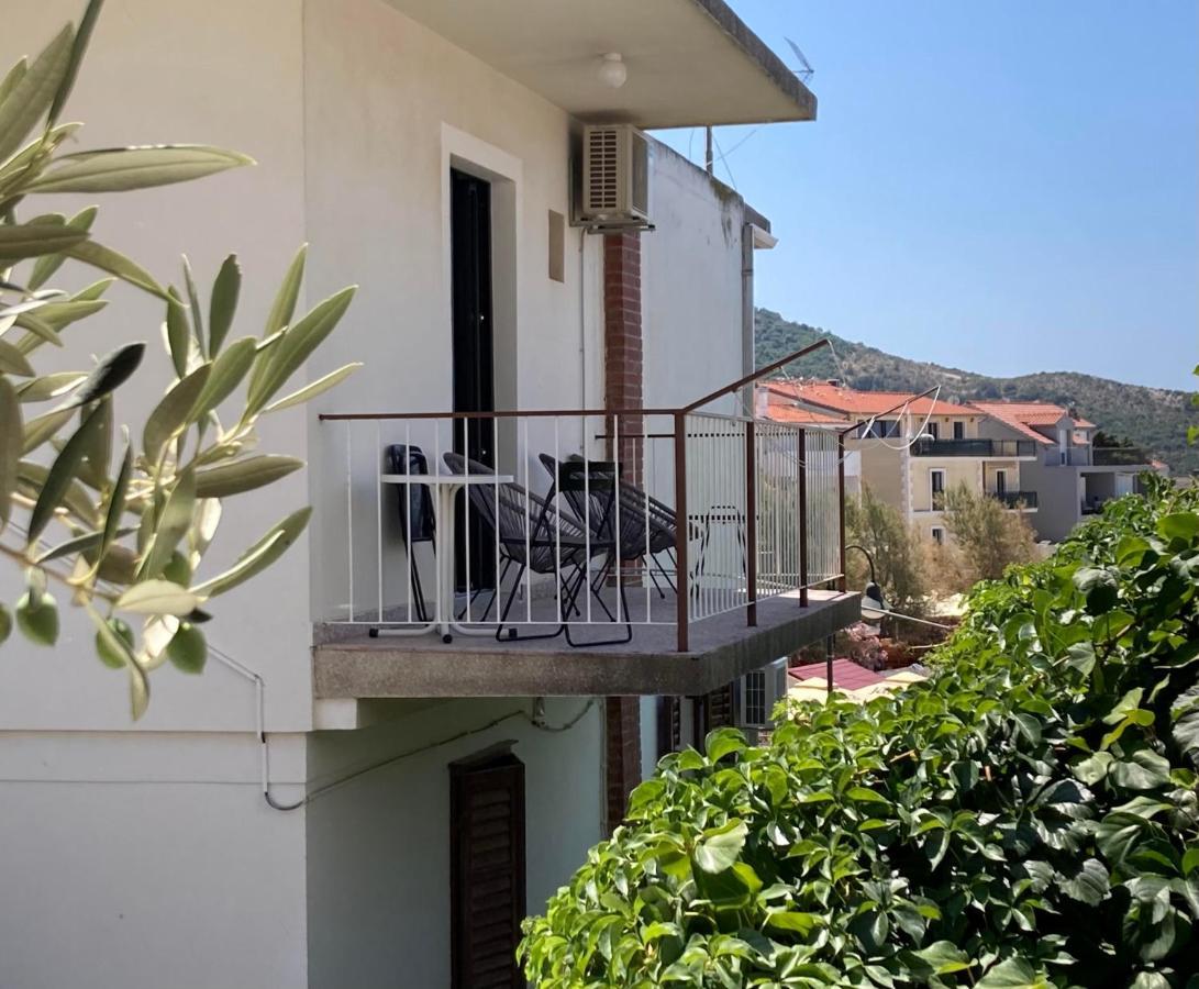 Rooms 22 - Beachfront Primošten Eksteriør billede