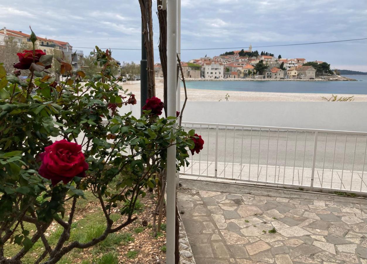 Rooms 22 - Beachfront Primošten Eksteriør billede